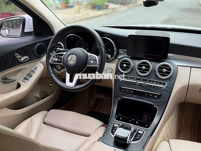 Mercedes Benz C200 Facelift 2019 Trắng | 70,000 Km