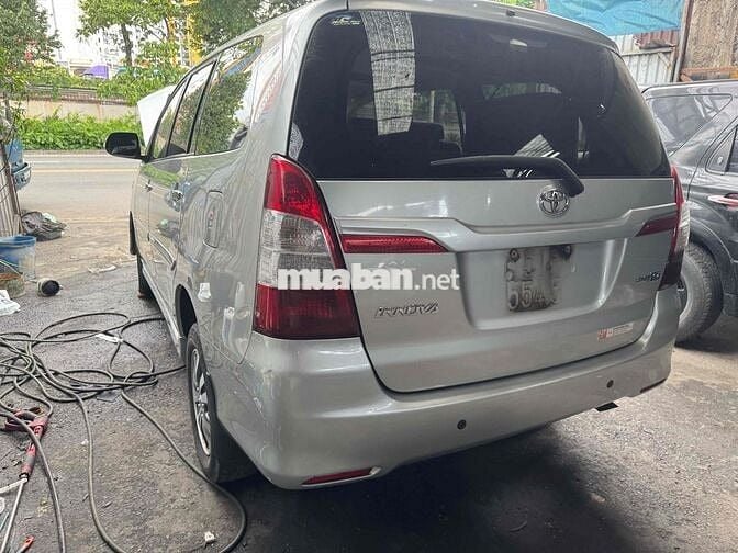 Toyota Innova E 2015 Số sàn Bạc