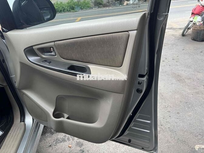 Toyota Innova E 2015 Số sàn Bạc