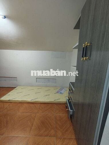 Nguyên lầu 2 có sân riêng + 2PN full nội thất 
