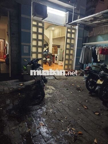 Nguyên lầu 2 có sân riêng + 2PN full nội thất 