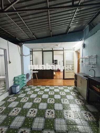 Nguyên lầu 2 có sân riêng + 2PN full nội thất 