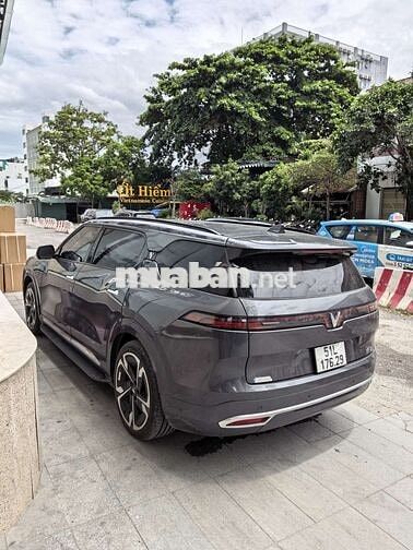 VF9 Plus 2023 Xám 6 ghế trần kính