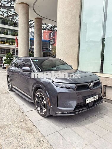 VF9 Plus 2023 Xám 6 ghế trần kính