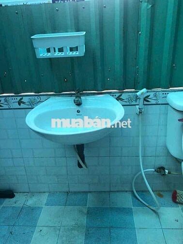Phong 16m2 sach se toilet rieng Q12