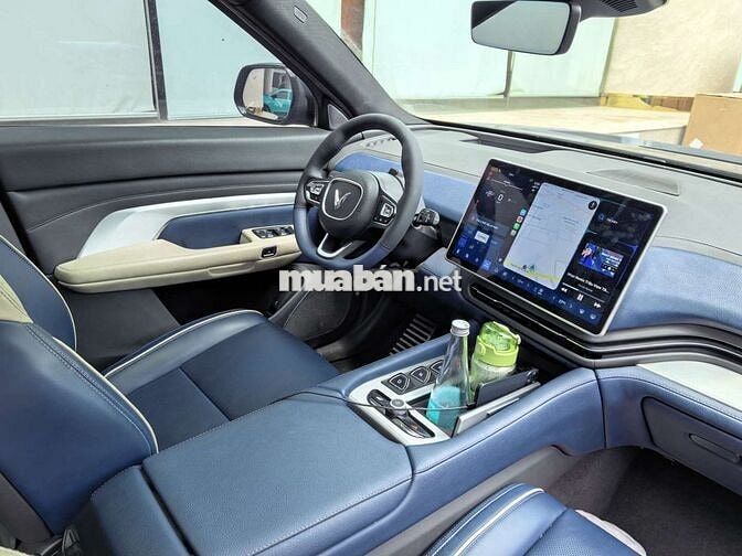 VF9 Plus 2023 Xám 6 ghế trần kính