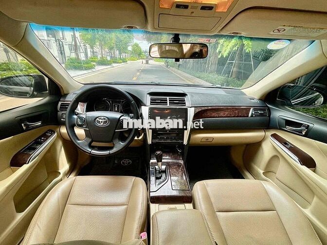 Toyota Camry 5 chỗ màu Đen