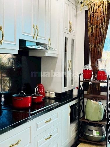 Cho thuê nhà 8 tầng, Số 18A ngõ 147A- phố Tân Mai - Hoàng Mai