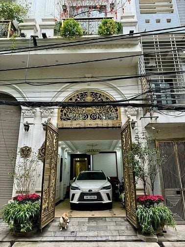 Cho thuê nhà 8 tầng, Số 18A ngõ 147A- phố Tân Mai - Hoàng Mai
