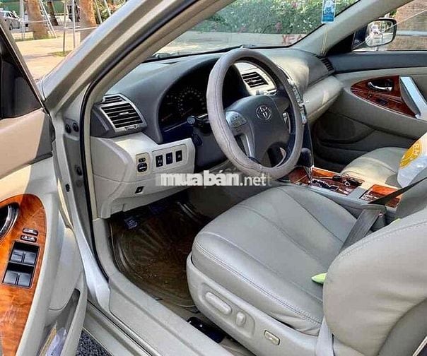 Toyota Camry Nhập khẩu Vàng cát Dưới 5km/ngày