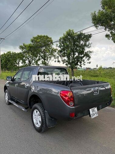 Mitsubishi Triton 2011 Số Sàn 2 Cầu Máy Xăng