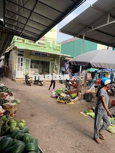 giảm giá 250 tr cần  bán nhà mặt tiền chợ Hoài Hương