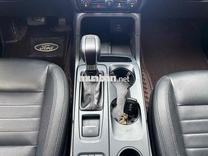 Ford Everest spos nâu