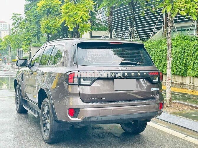 Ford Everest spos nâu