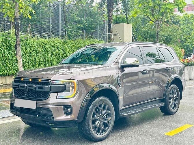 Ford Everest spos nâu