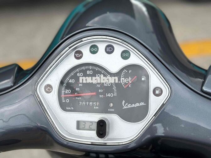 Piaggio Vespa 3V 125 2013 Xám 30165 km