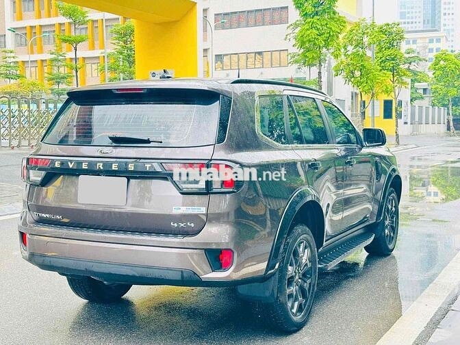Ford Everest spos nâu