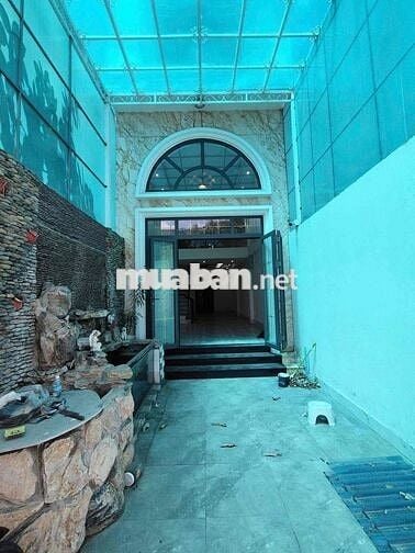 CHO THUÊ NHÀ SÁT QL13 ĐỐI DIỆN VẠN PHÚC CITI, SÂN ĐẬU OTO TRONG NHÀ
