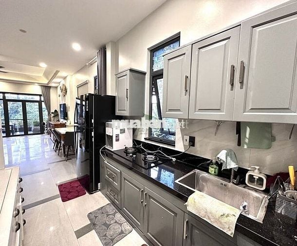 CHO THUÊ CĂN HỘ CAO CẤP CÓ BAN CÔNG NGẮM VIEW ĐƯỜNG HOÀNG DIỆU