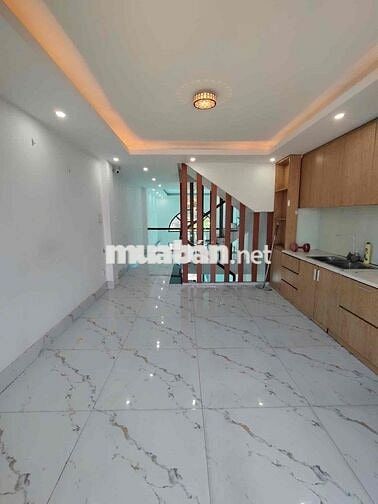 CHO THUÊ NHÀ SÁT QL13 ĐỐI DIỆN VẠN PHÚC CITI, SÂN ĐẬU OTO TRONG NHÀ