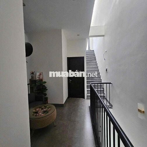 Nhà 3 tầng Diên Hồng - Trống sẵn 3pn giá 18tr