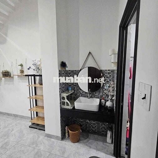 Nhà 3 tầng Diên Hồng - Trống sẵn 3pn giá 18tr