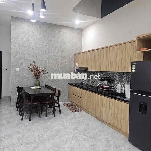 Nhà 3 tầng Diên Hồng - Trống sẵn 3pn giá 18tr