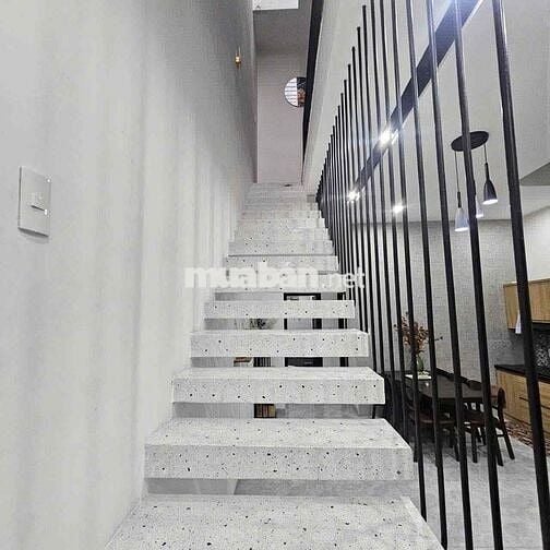 Nhà 3 tầng Diên Hồng - Trống sẵn 3pn giá 18tr