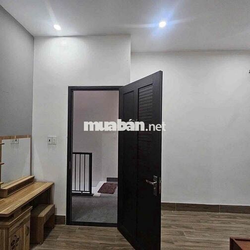 Nhà 3 tầng Diên Hồng - Trống sẵn 3pn giá 18tr