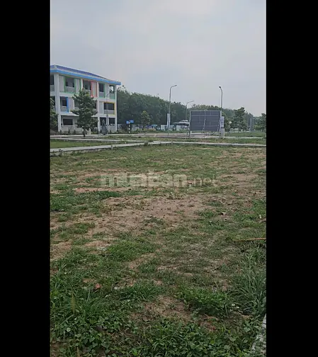Tôi cần bán lô đất đẹp gần công viên trong khu nhà ở Thăng Long house