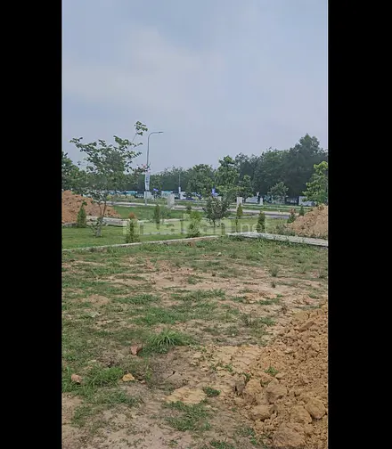 Tôi cần bán lô đất đẹp gần công viên trong khu nhà ở Thăng Long house