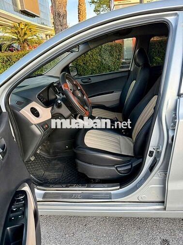 Hyundai i10 Số sàn Bạc