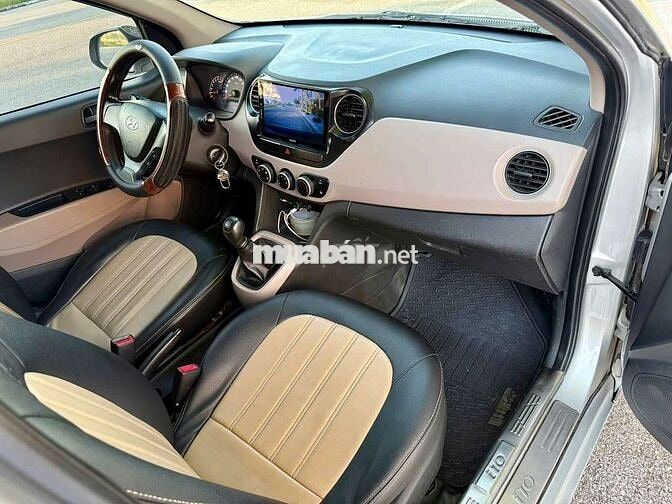Hyundai i10 Số sàn Bạc