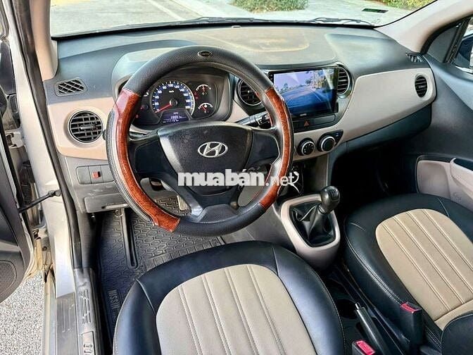 Hyundai i10 Số sàn Bạc