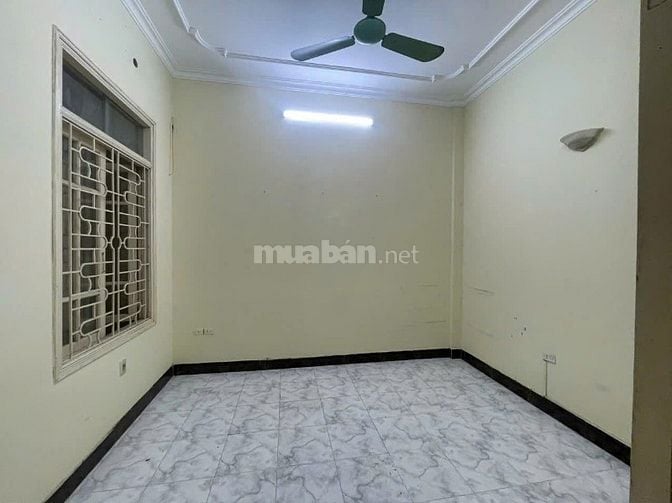 Nhà riêng ngõ phố minh khai, ngõ quỳnh diện tích 55m2x4t giá 15tr  có 