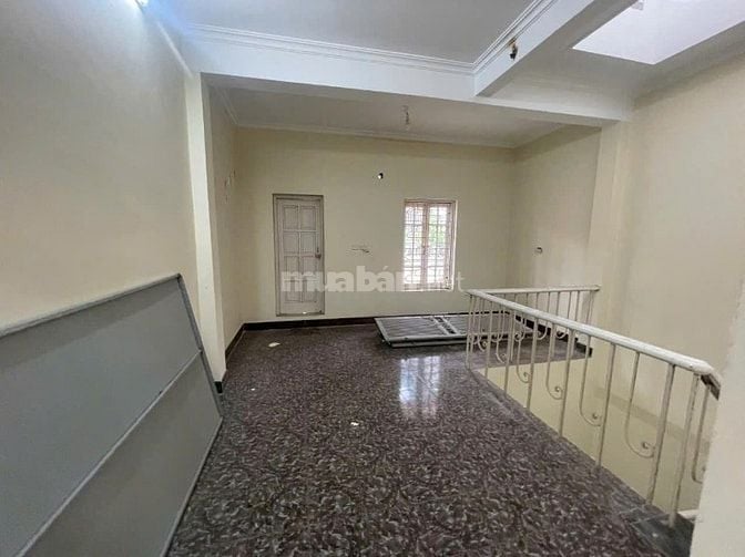 Nhà riêng ngõ phố minh khai, ngõ quỳnh diện tích 55m2x4t giá 15tr  có 