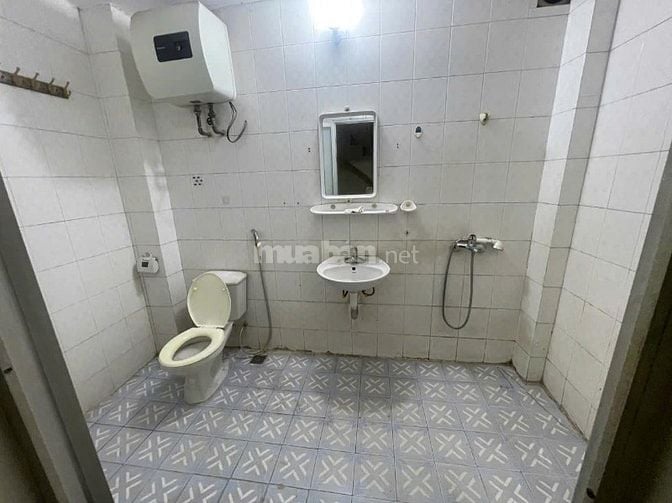 Nhà riêng ngõ phố minh khai, ngõ quỳnh diện tích 55m2x4t giá 15tr  có 