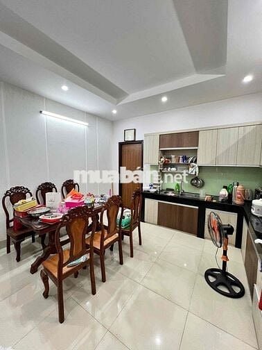 CHỦ GỬI CHO THUÊ NHÀ TRỆT LẦU SÂN THƯỢNG CÓ NỘI THẤT KDC HƯNG PHÚ