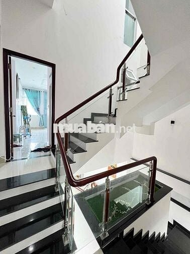 CHỦ GỬI CHO THUÊ NHÀ TRỆT LẦU SÂN THƯỢNG CÓ NỘI THẤT KDC HƯNG PHÚ