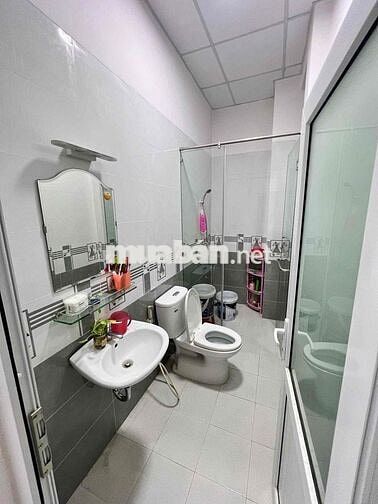 CHỦ GỬI CHO THUÊ NHÀ TRỆT LẦU SÂN THƯỢNG CÓ NỘI THẤT KDC HƯNG PHÚ