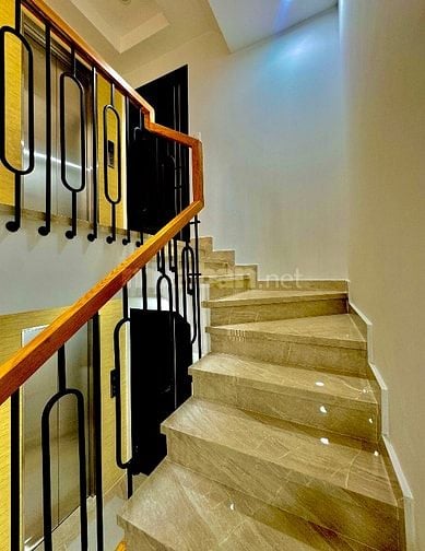 Nhà xây dựng bàn giao mới , vị trí trung tâm