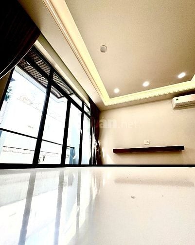Nhà xây dựng bàn giao mới , vị trí trung tâm