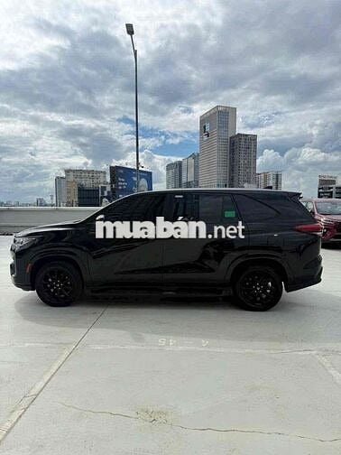 Toyota Innova Cross 2.0V 2025 Đen Ghế da