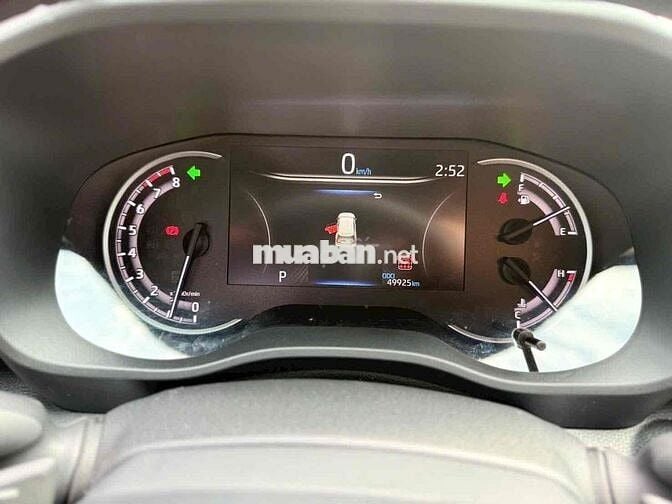 Toyota Innova Cross 2.0V 2025 Đen Ghế da