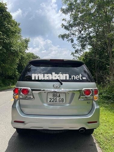 Toyota Fortuner 7 chỗ số sàn màu Bạc