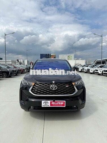 Toyota Innova Cross 2.0V 2025 Đen Ghế da