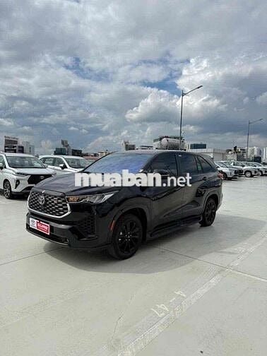Toyota Innova Cross 2.0V 2025 Đen Ghế da