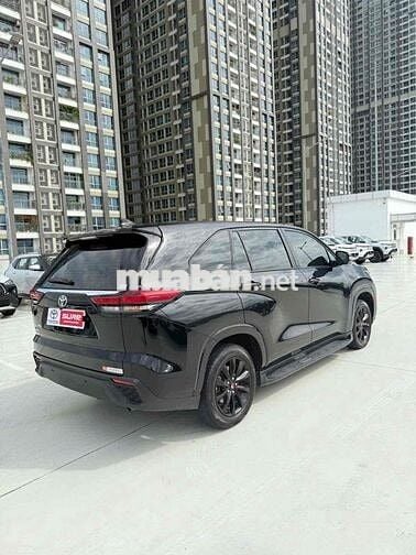 Toyota Innova Cross 2.0V 2025 Đen Ghế da