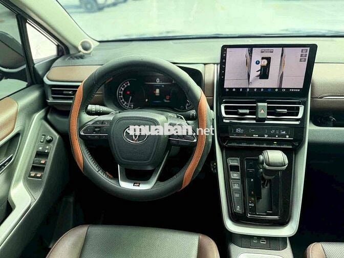 Toyota Innova Cross 2.0V 2025 Đen Ghế da