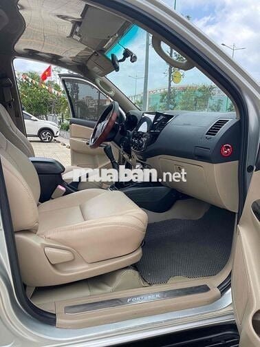 Toyota Fortuner 7 chỗ số sàn màu Bạc